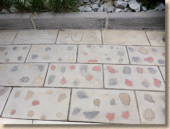 wet cast paving with inclusions