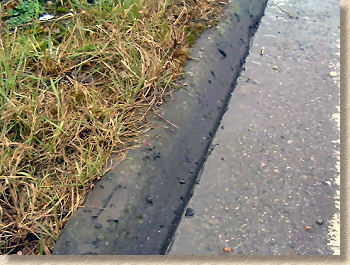 extruded asphalt kerb