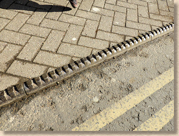 castellated steel kerb