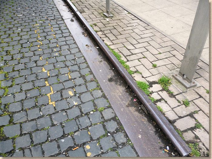 steel kerb with integral channel