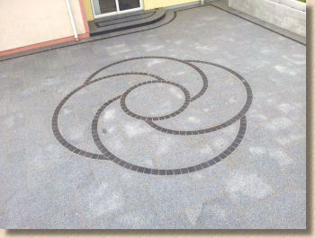 paving feature with joint it mortar
