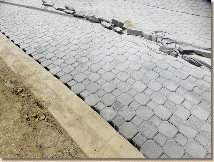 block paved vehicle crossing