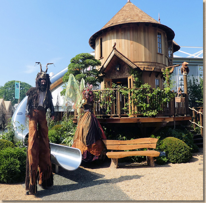 stilt walkers stilt walkers