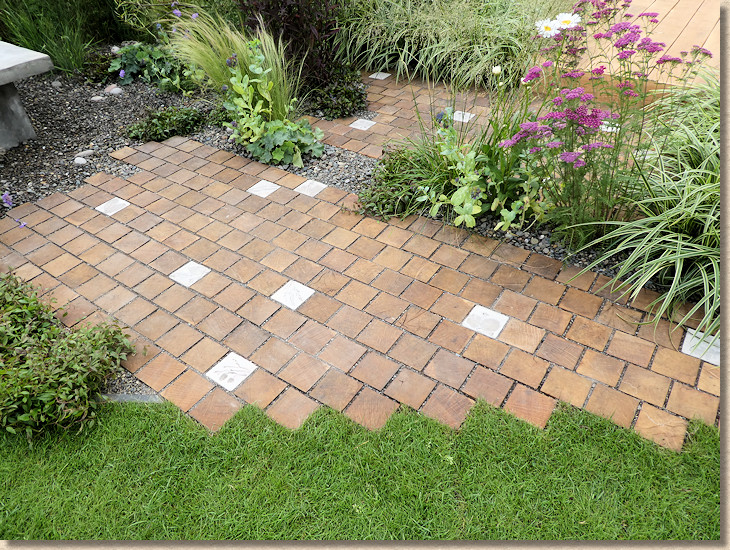 wooden sett paving