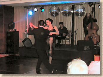 tango dancers