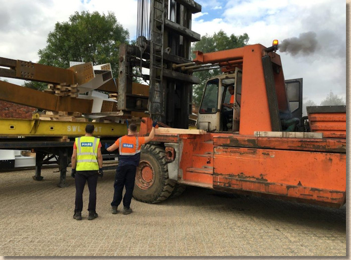 Cellpave HD carrying heavy fork lift truck Cellpave HD carrying heavy fork lift truck