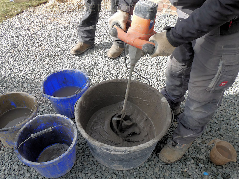 mixing jointing mortar