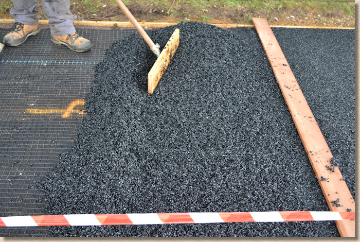 laying resin bound surfacing at golf club