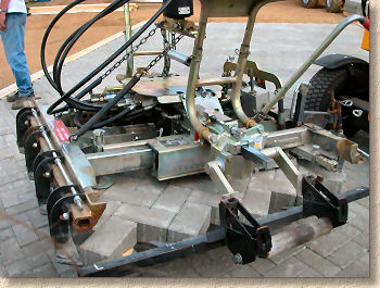 paver lifting head